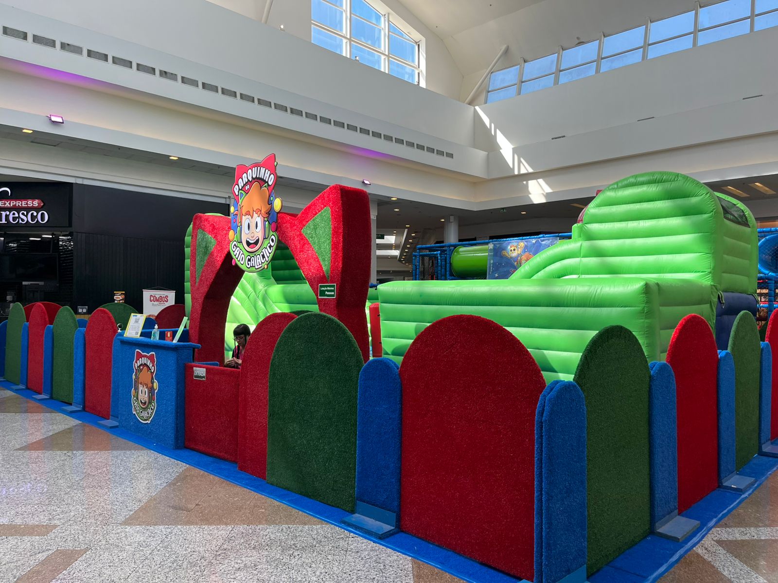 Gato Galáctico: nova atração chega à Praça de Eventos do Shopping Pátio Pinda