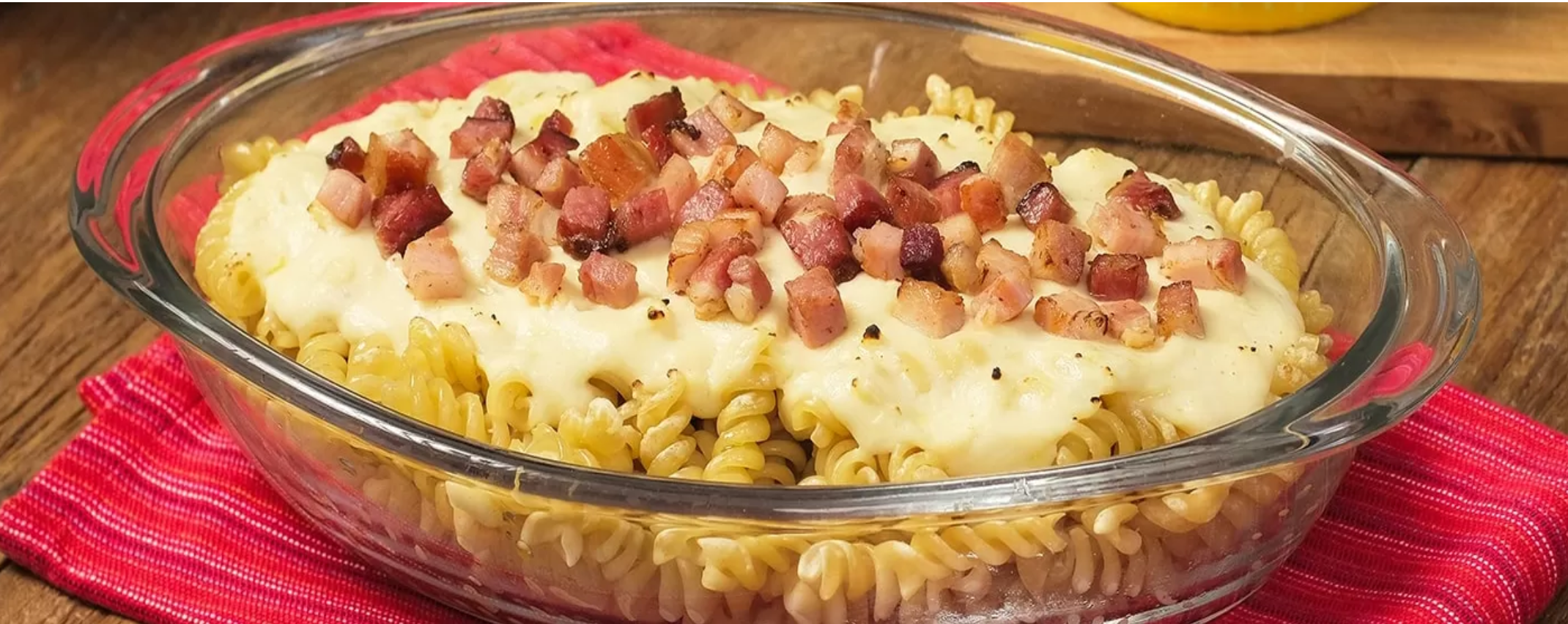 Uma receita fácil e rápida de preparar saborosa Macarrão parafuso com creme de batata